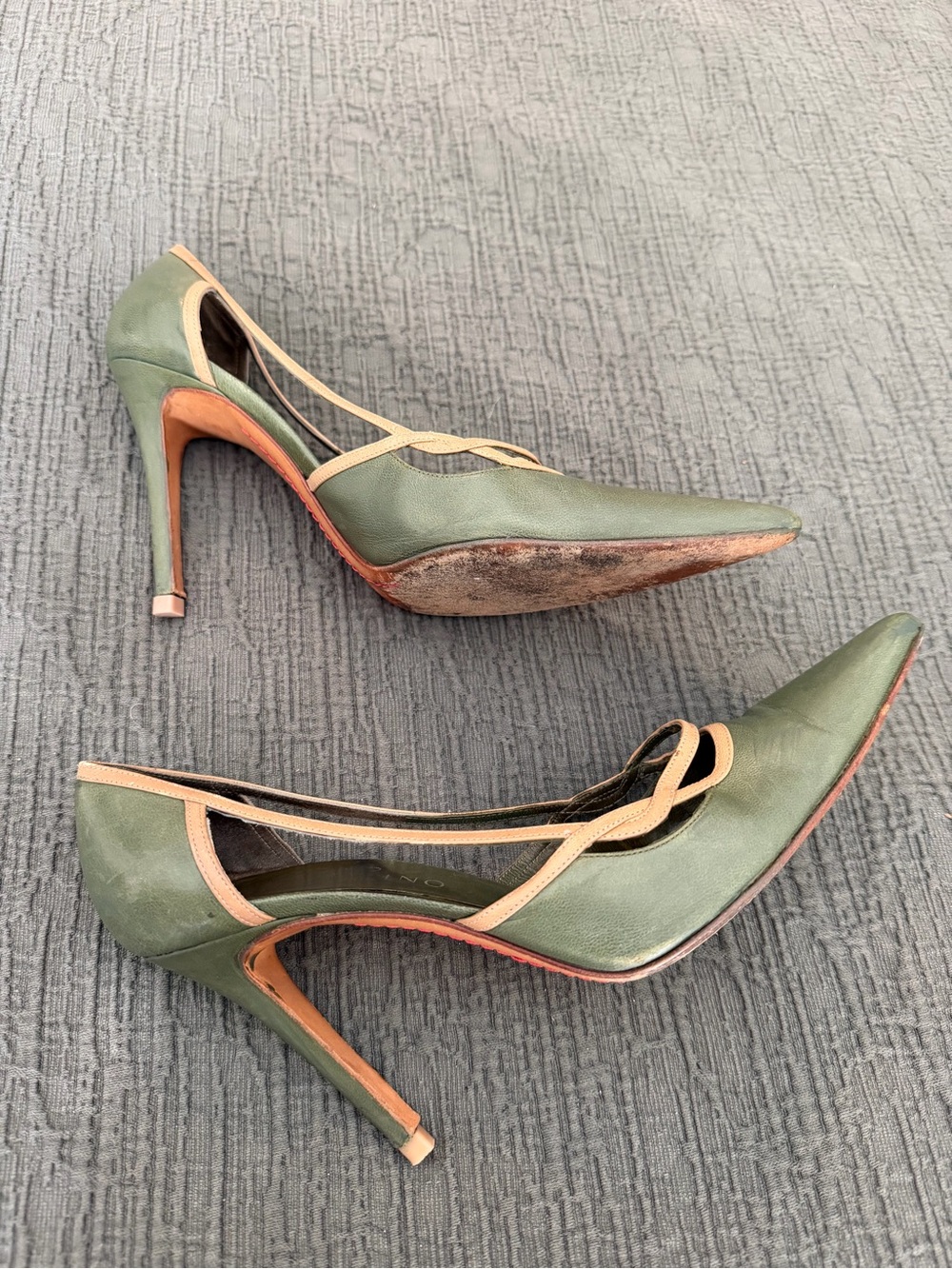 Valentino Olive Green and Tan Pointed Toe Pumps Made in Italy Vintage Classy - Picture 2 of 6